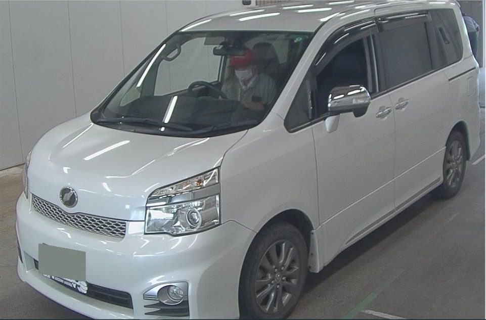 TOYOTA VOXY ZS KIRAMEKI 3
